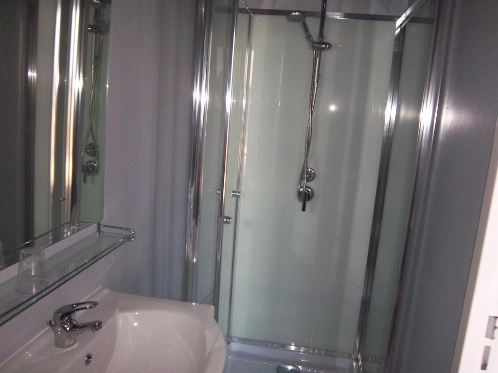 Hotel Le Colbert Épernay Habitación foto
